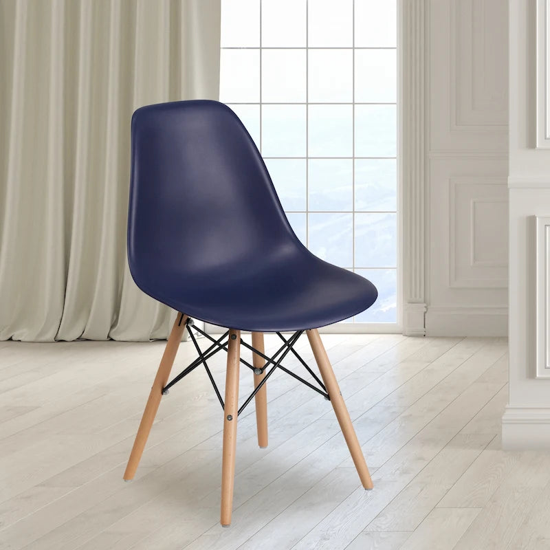 Sedia laterale in plastica stampata multicolore con gambe in legno, singola