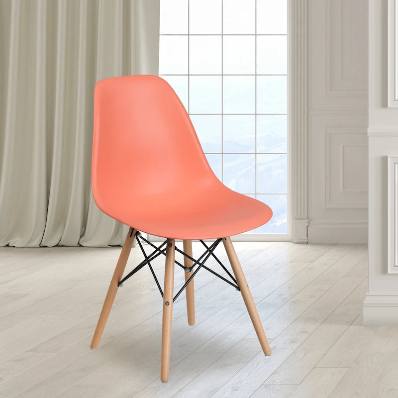 Sedia laterale in plastica stampata multicolore con gambe in legno, singola