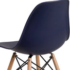 Sedia laterale in plastica stampata multicolore con gambe in legno, singola