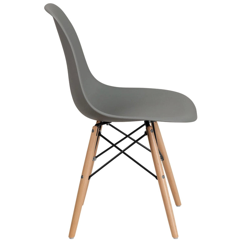 Sedia laterale in plastica stampata multicolore con gambe in legno, singola