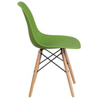 Sedia laterale in plastica stampata multicolore con gambe in legno, singola