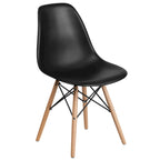Sedia laterale in plastica stampata multicolore con gambe in legno, singola